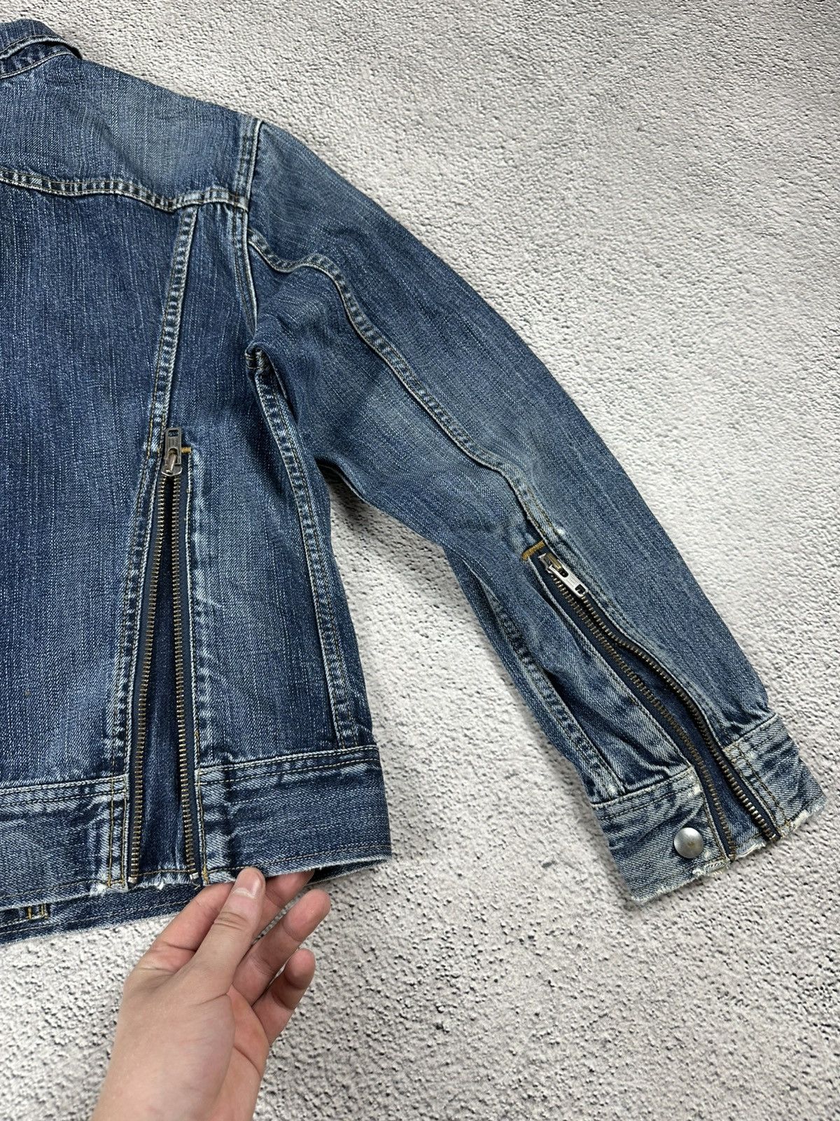 Levi's Vintage Clothing Vintage Levi’s Woman’s Denim Jean 90s Jacket Faded Style Size M / US 6-8 / IT 42-44 - 12 Thumbnail