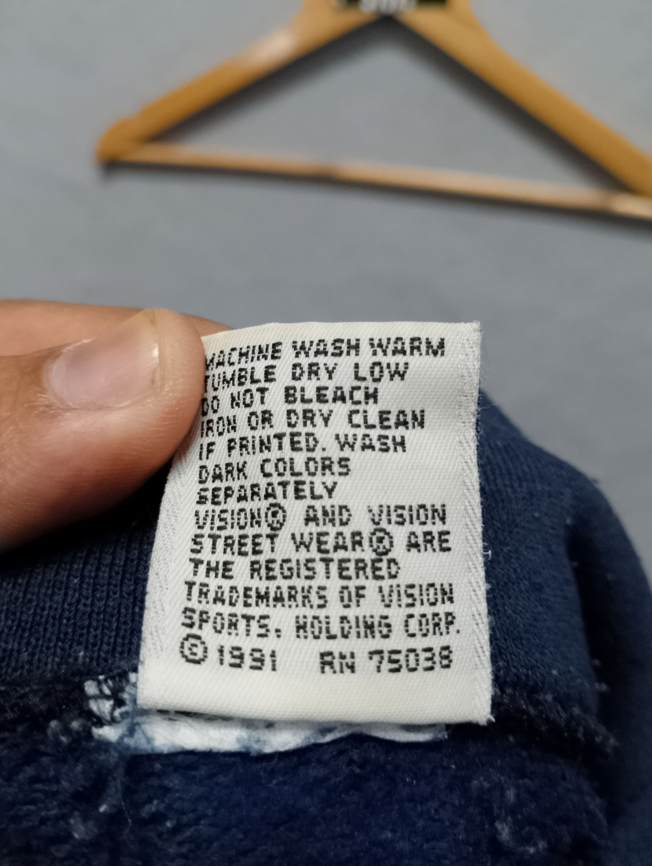 Vision Streetwear Vintage 1991 Vision Street Wear Hoodie Size US L / EU 52-54 / 3 - 9 Thumbnail