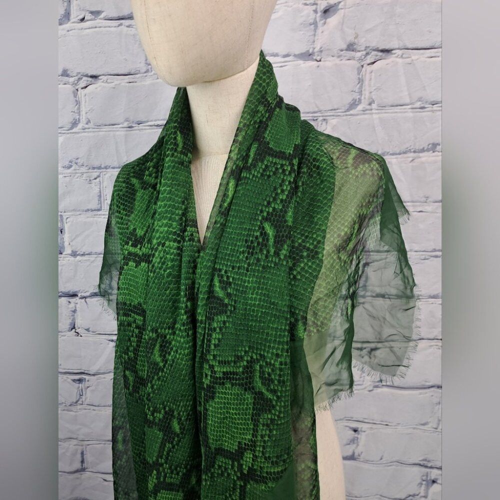 Burberry Burberry Women's Scarf Green Reptile Snakeskin 100% Silk It Size ONE SIZE - 2 Thumbnail