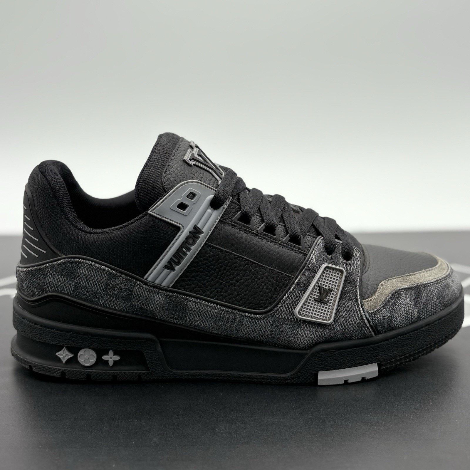 Louis Vuitton (9-9.5) Louis Vuitton Trainer ' Damier Denim ' | GOOD COND! Size US 9.5 / EU 42-43 - 2 Thumbnail