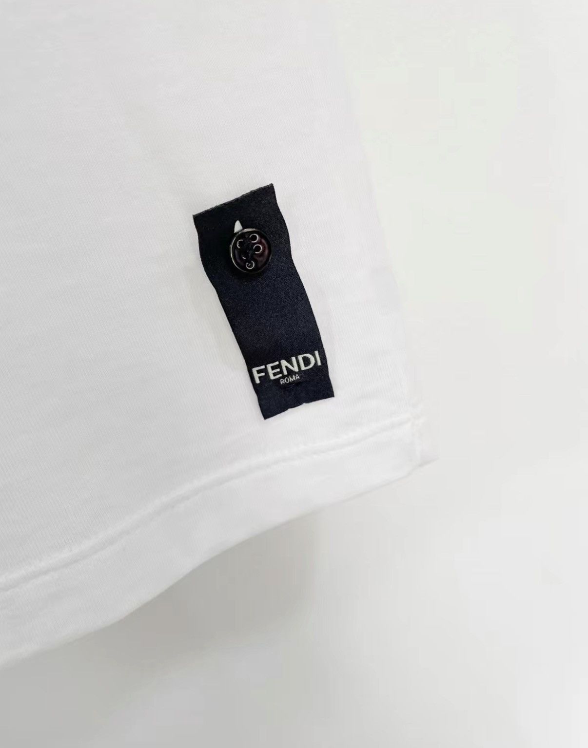 Fendi FENDI 100% Cotton Short Sleeve T-shirt J30 Size US XXL / EU 58 / 5 - 5 Thumbnail