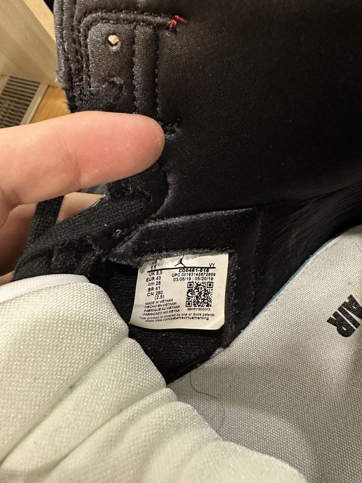 Jordan Brand × Nike Jordan 1 Satin Black Toe 2019 Size US 9.5 / EU 42-43 - 8 Thumbnail