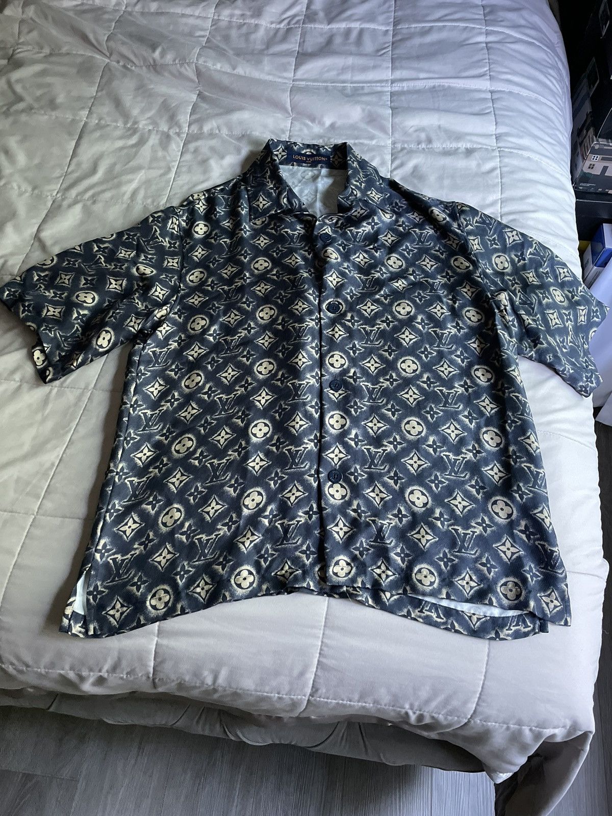 ミニモノグラムがお洒落♪【LOUIS VUITTON】silk cotton シャツ Louis Vuitton Louis Vuitton Silk Monogram Shirt | Grailed