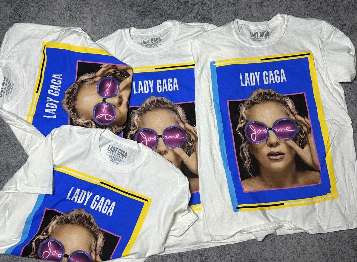 Band Tees Lady Gaga Joanne 2017 World Tour Photo T-Shirt Size US L / EU 52-54 / 3 - 12 Thumbnail