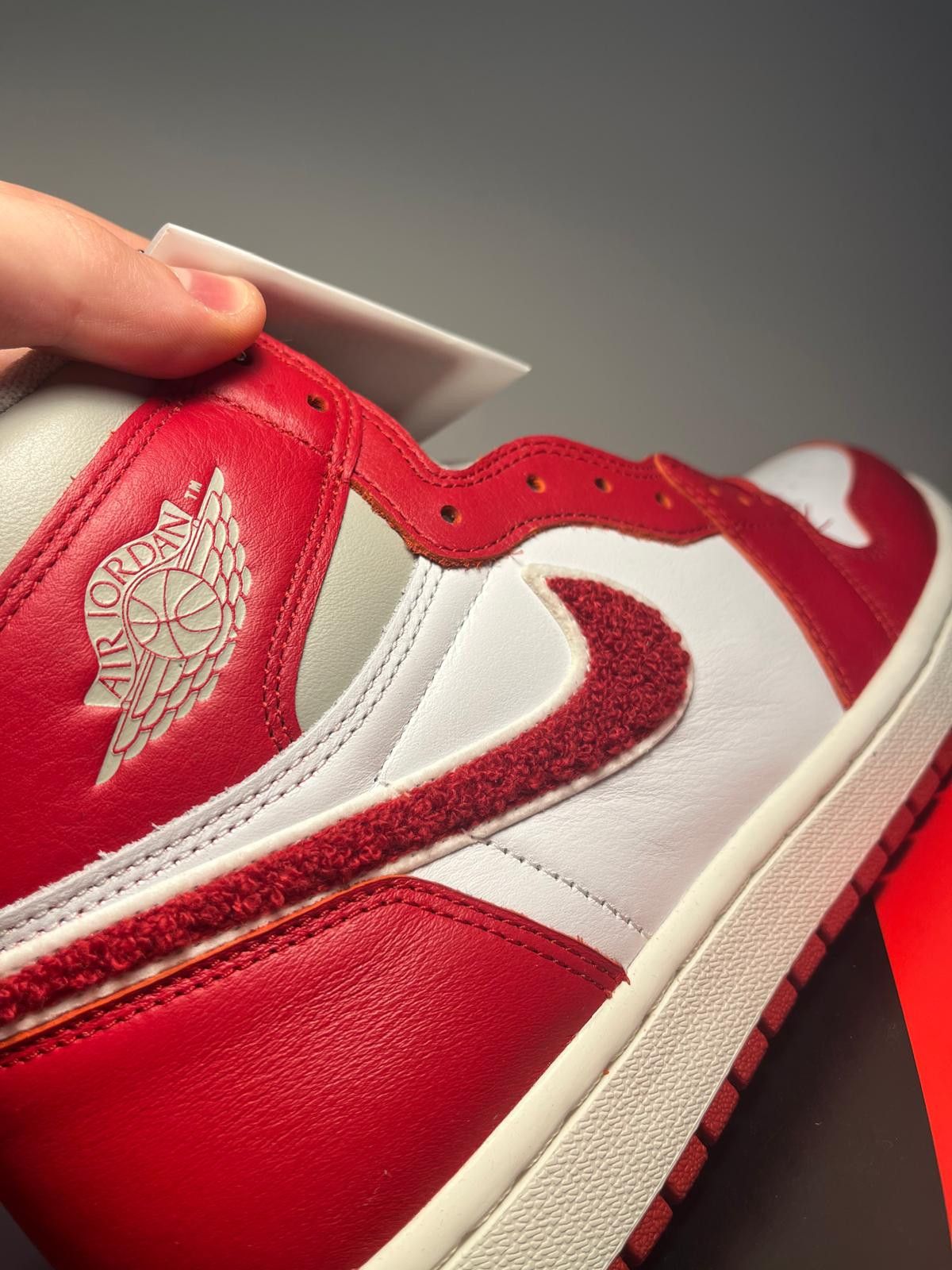 Nike Nike Air Jordan 1 Retro High OG Varsity Red size 41 Size US 8 / EU 41 - 3 Thumbnail