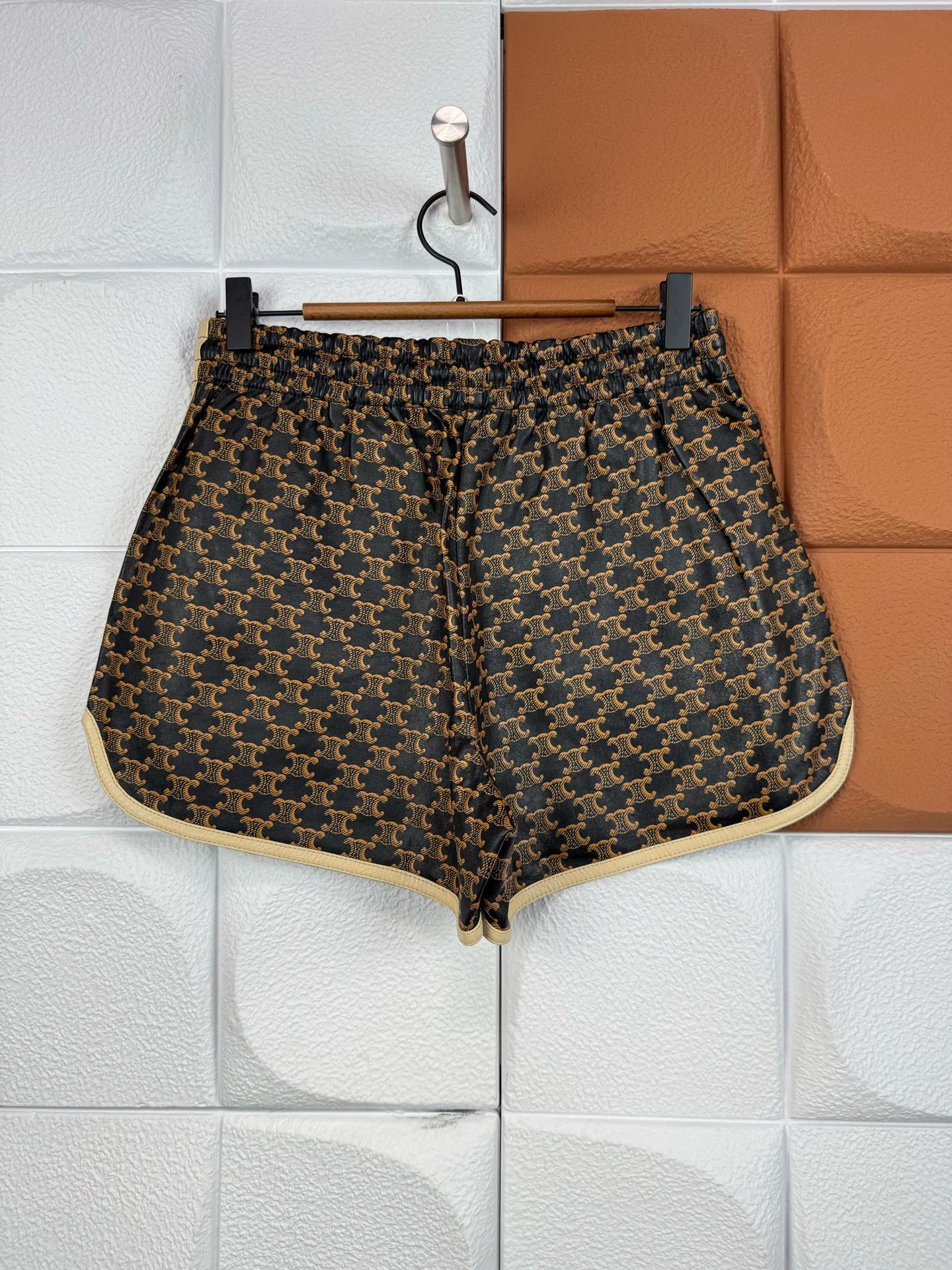 Celine Celine Triomphe Leather Shorts 38 New Size 26" / US 2 / IT 38 - 2 Thumbnail