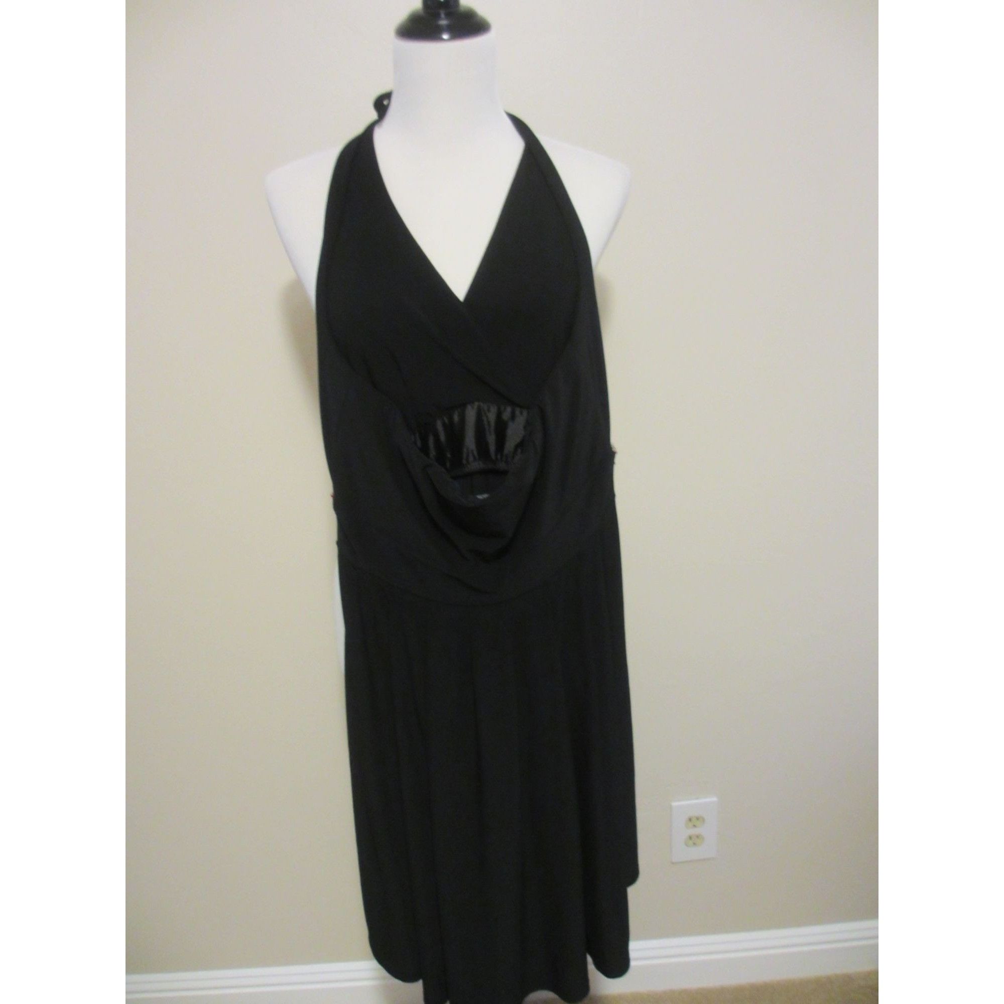 White House Black Market White House Black Market Womens Halter Dress With Beaded Wai Size M / US 6-8 / IT 42-44 - 4 Thumbnail