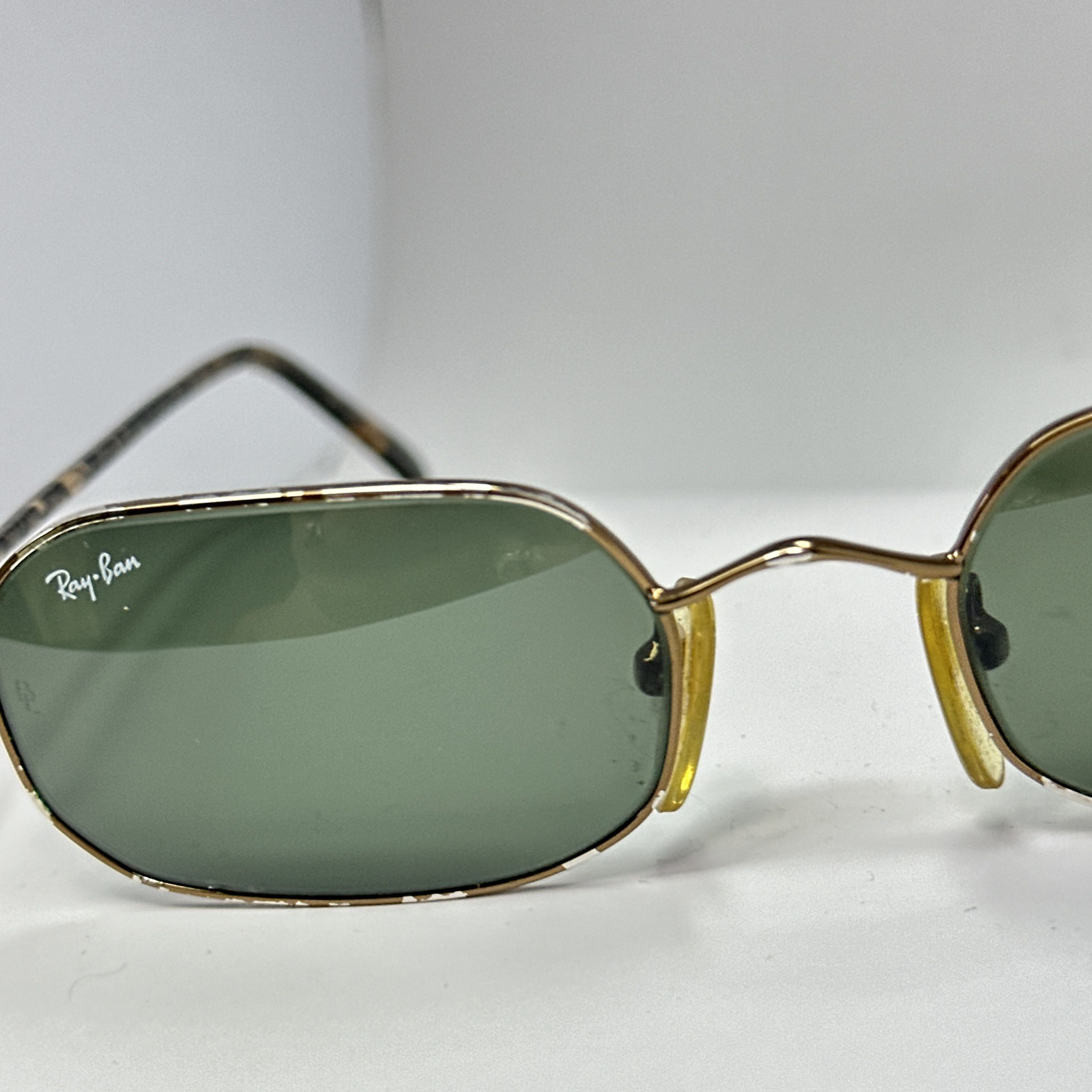 RayBan Vintage Avant Garde Old Money RayBan Sunglasses 00s Size ONE SIZE - 4 Thumbnail