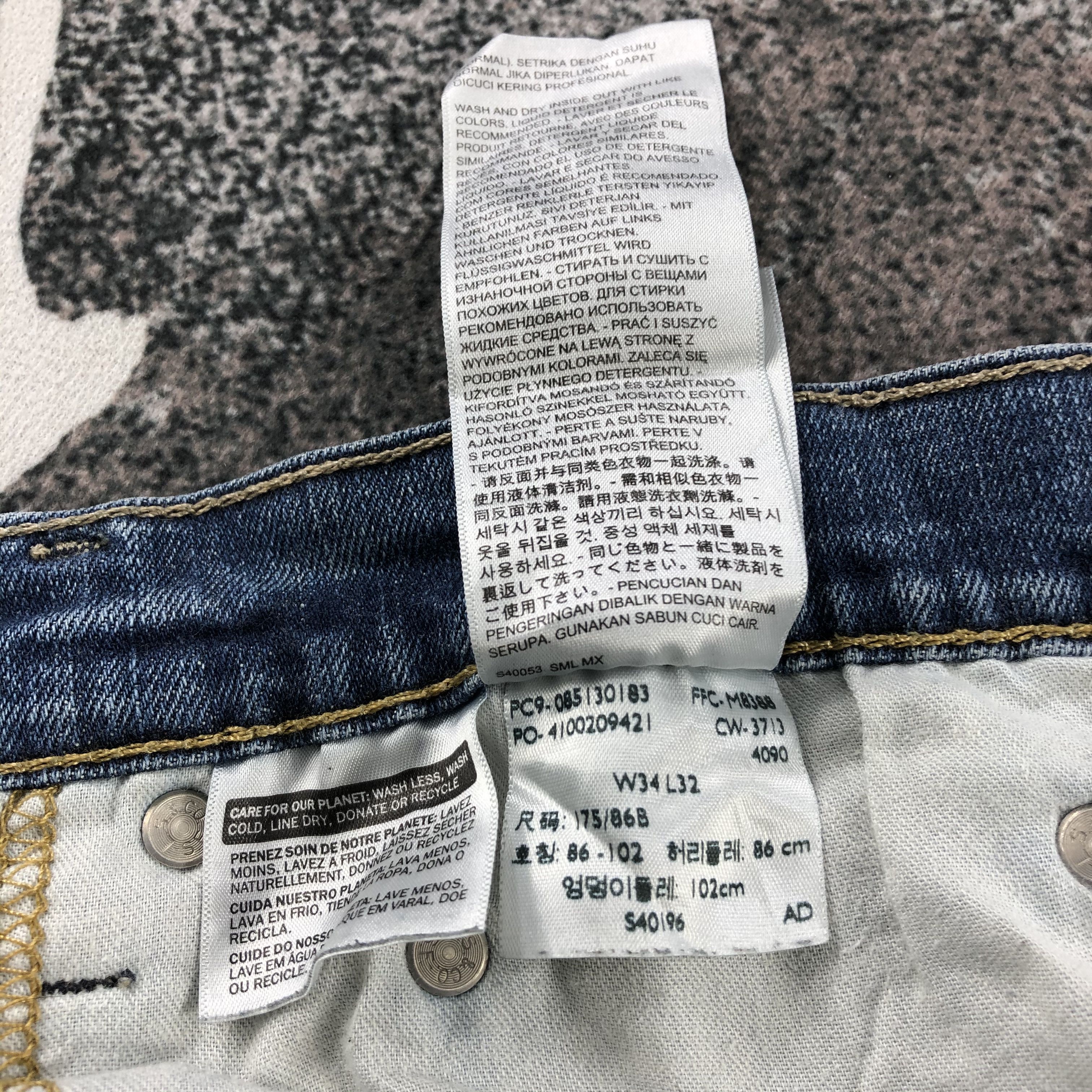 Levi's Vintage Levis 513 Jeans Blue Wash Denim KJ1070 Size US 34 / EU 50 - 13 Thumbnail