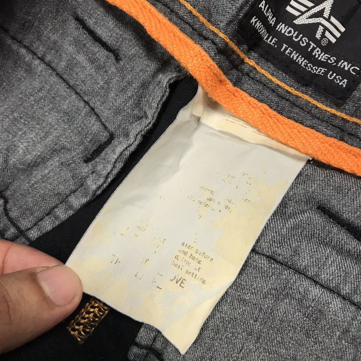 Alpha Industries × Japanese Brand Alpha Industries Sun Faded black Rusty cargo pants Size US 29 - 15 Thumbnail