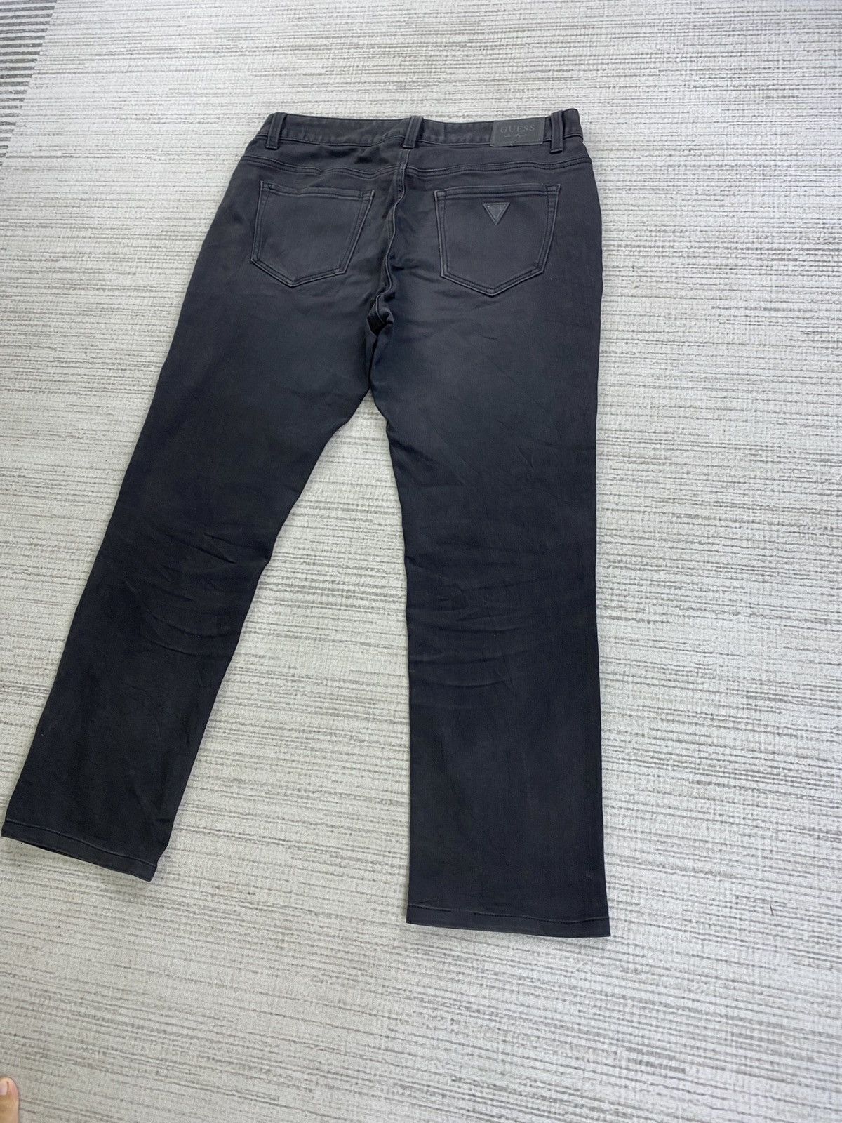 Guess × Japanese Brand × Vintage Vintage Guess Los Angeles Metal Logo All Black Denim Pants Size US 34 / EU 50 - 9 Thumbnail