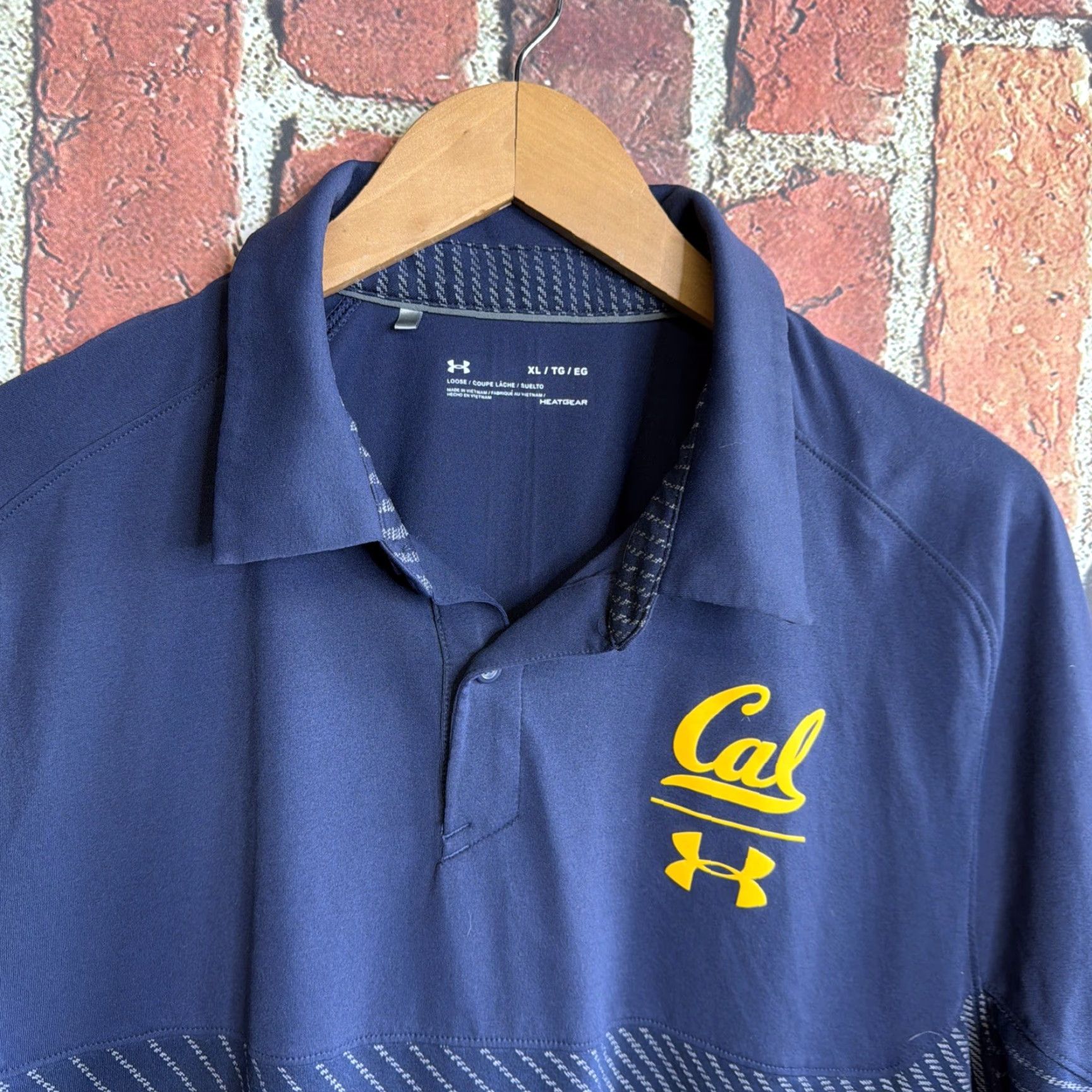 Under Armour Under Armour Polo Shirt XL Blue Short Sleeve Men CAL Breathable Golf Modern Casual Shirt Mens XL Blue Polo Shirt Size US XL / EU 56 / 4 - 2 Thumbnail