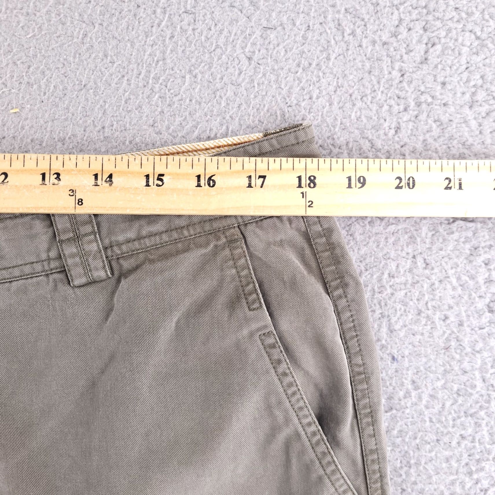 Tommy Bahama Tommy Bahama Shorts Mens 36 Green Olive Khaki Chino Cotton Beiges Flat Front Vintage? No — Solid Casual Short? Size US 36 / EU 52 - 6 Thumbnail