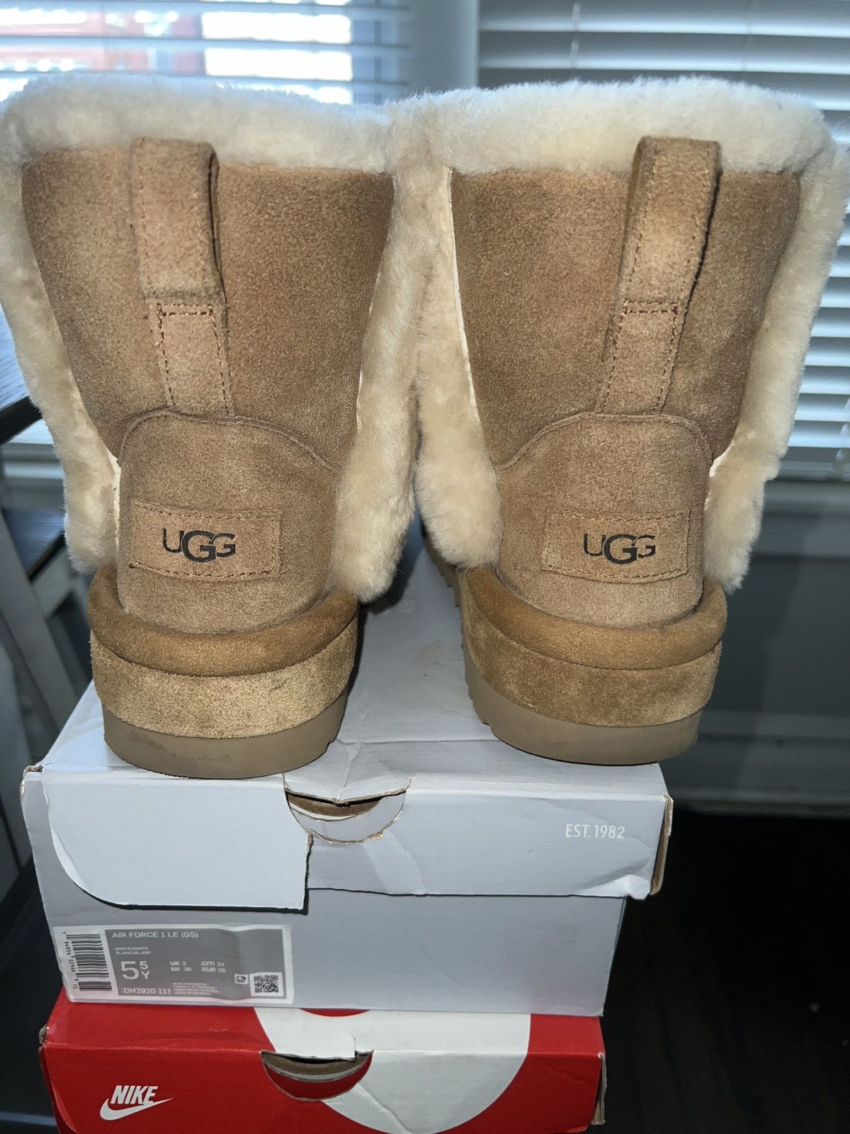 Ugg Woman’s Classic Chillapeak Ugg Boot Size US 7 / IT 37 - 3 Thumbnail