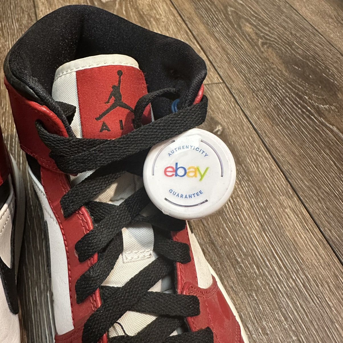 Jordan Brand Jordan 1 Mid “Chicago Black Toe” Size 8.5 Size US 8.5 / EU 41-42 - 7 Thumbnail