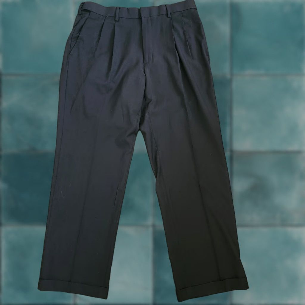 Haggar Haggar Premium Comfort Dress Pants Mens 32x29 Black Pleated Classic Fit Pants Regular 5-Pocket Solid Dress Pants Mens Size US 32 / EU 48 - 1 Thumbnail