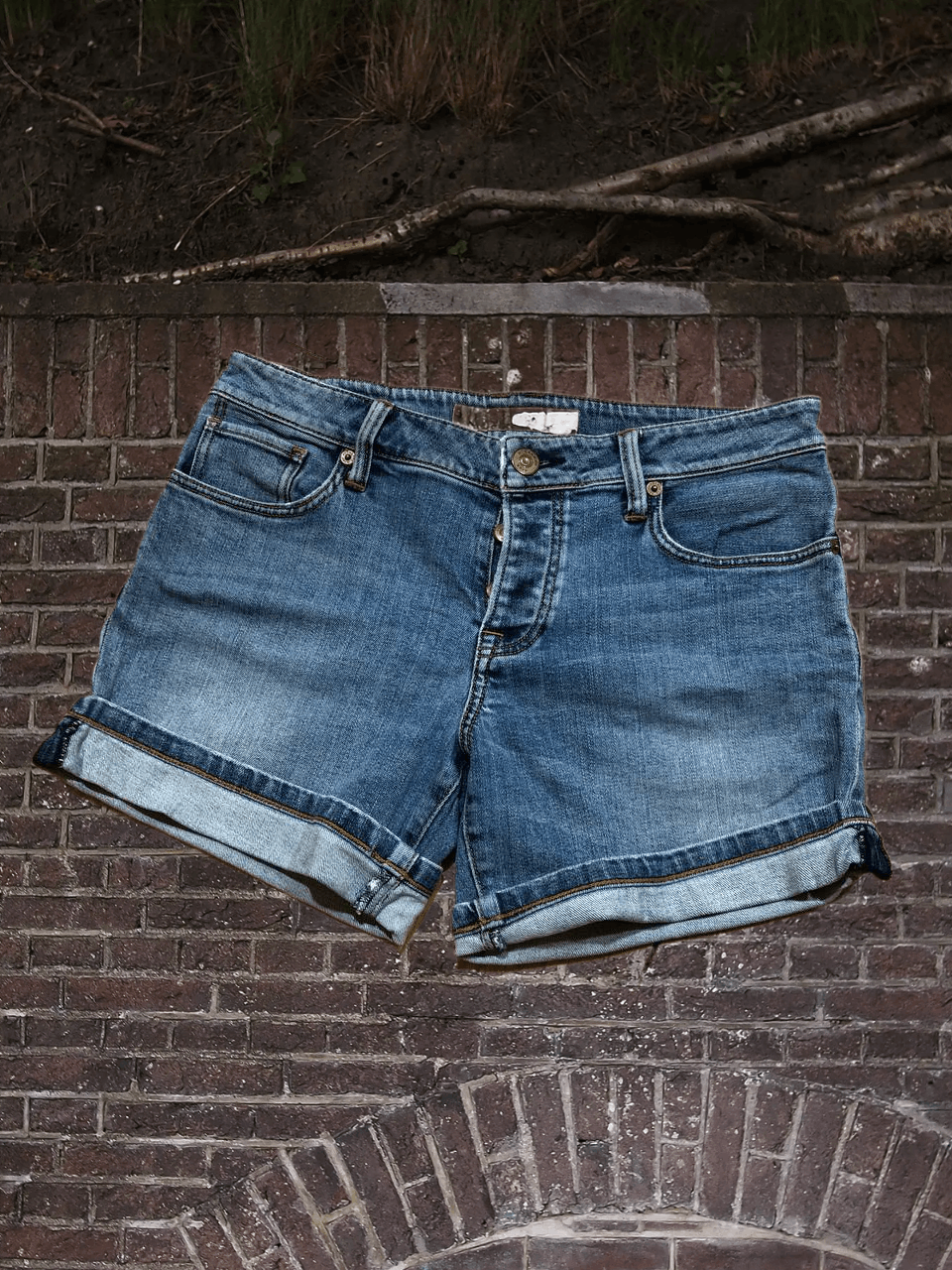 Burberry Burberry Denim Shorts Cuffed Low Rise Blue Cotton Blend Size 30" / US 8 / IT 44 - 1 Thumbnail