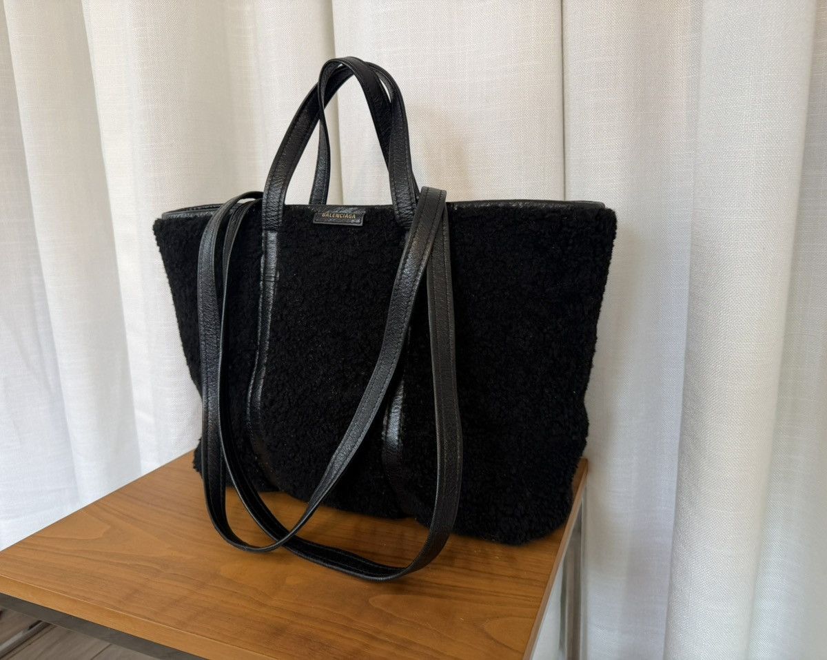 Balenciaga Balenciaga Black Shearling Barbes Tote Bag Size ONE SIZE - 5 Thumbnail