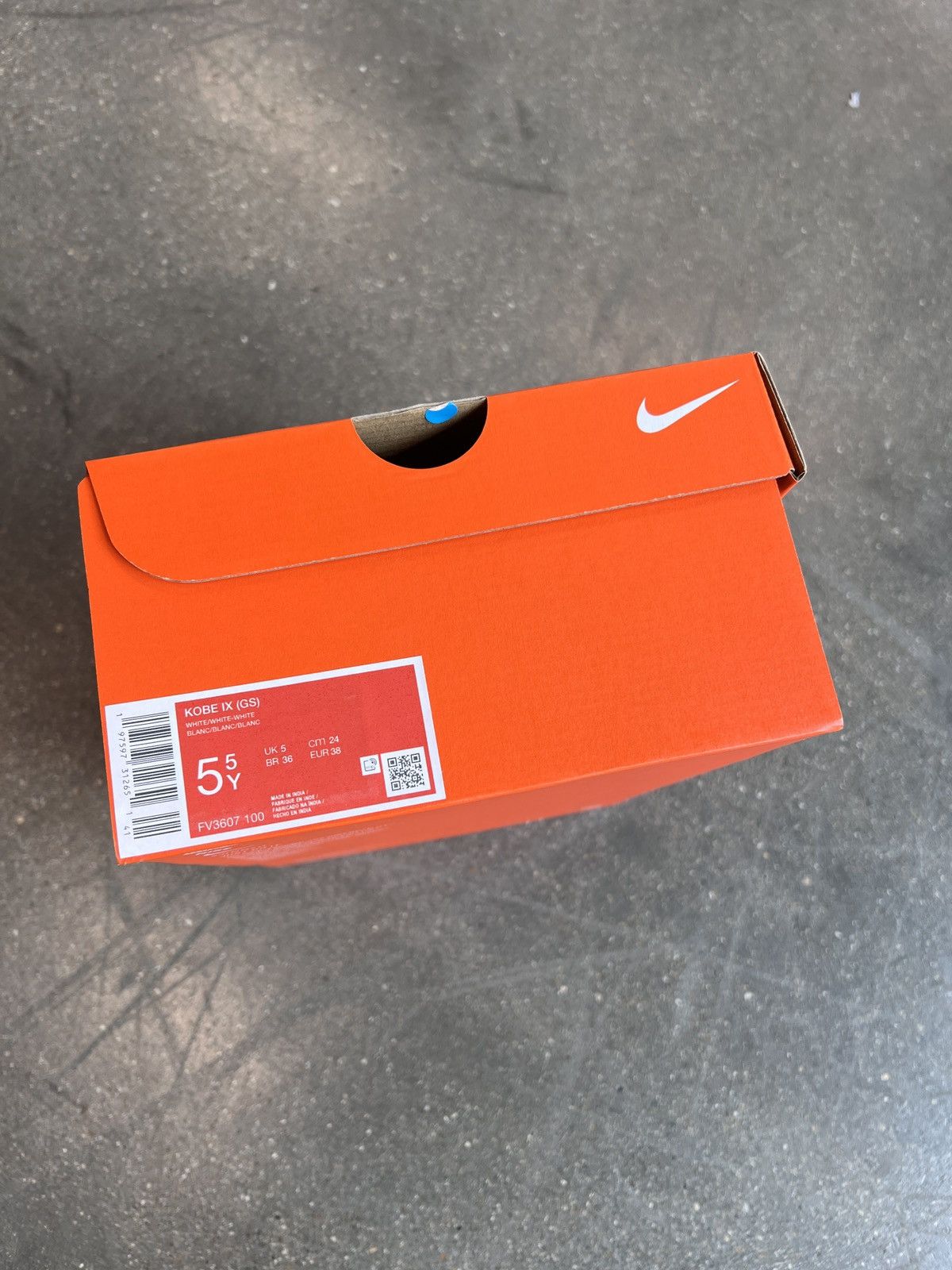 Nike Kobe 9 Low Halo Size 5.5Y Size US 5.5 / EU 38 - 7 Thumbnail
