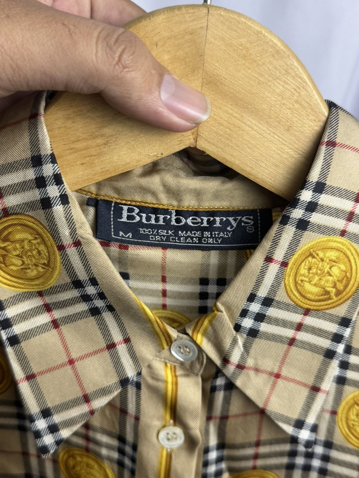 Burberry Burberry 100% Silk Coin Button Shirt Unisex Size US M / EU 48-50 / 2 - 6 Thumbnail