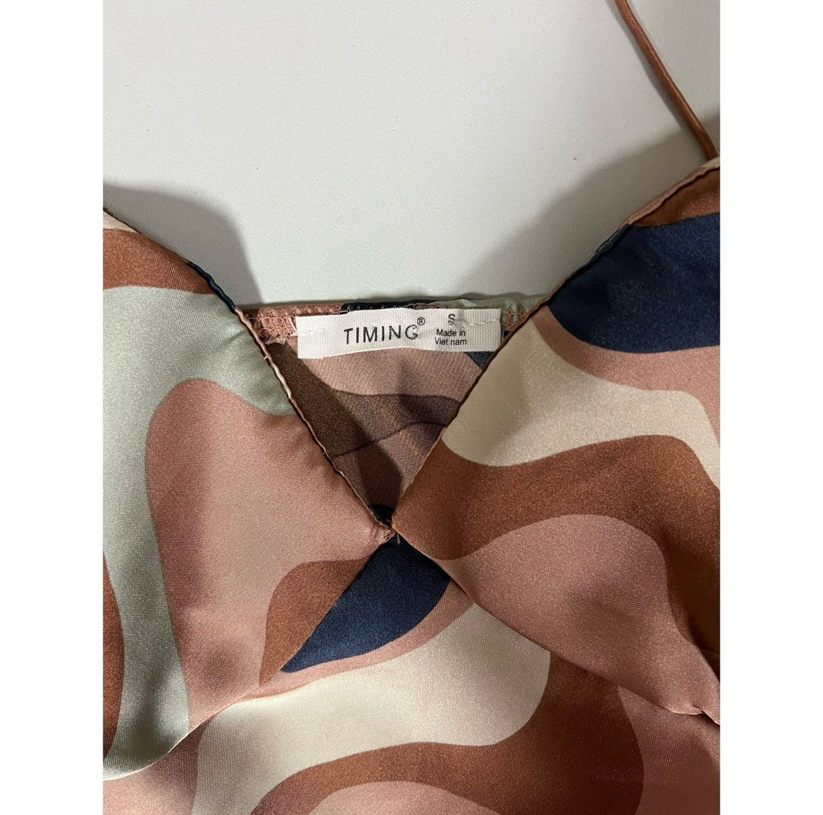 Vintage Timing Satin Abstract Swirl Crop Top Shirt Blouse Size S 🤎✨ Size S / US 4 / IT 40 - 3 Thumbnail