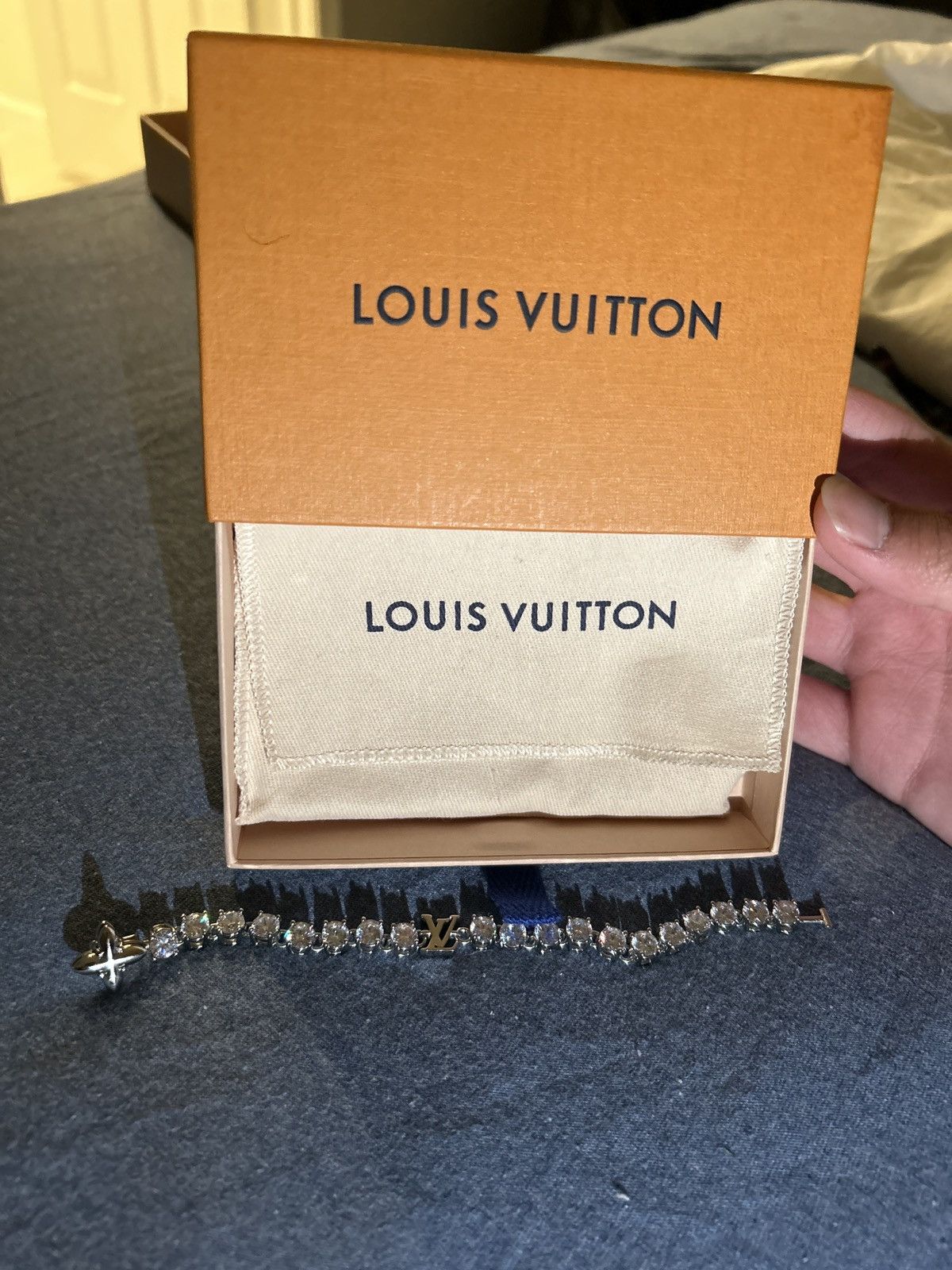 Louis Vuitton RARE Louis Vuitton Crystal chain bracelet Size ONE SIZE - 13 Thumbnail