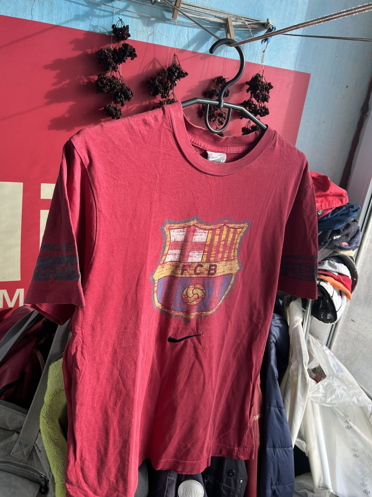 Nike × Vintage Nike x Barcelona Thrashed Big Logo Football T-shirt Size US M / EU 48-50 / 2 - 2 Thumbnail