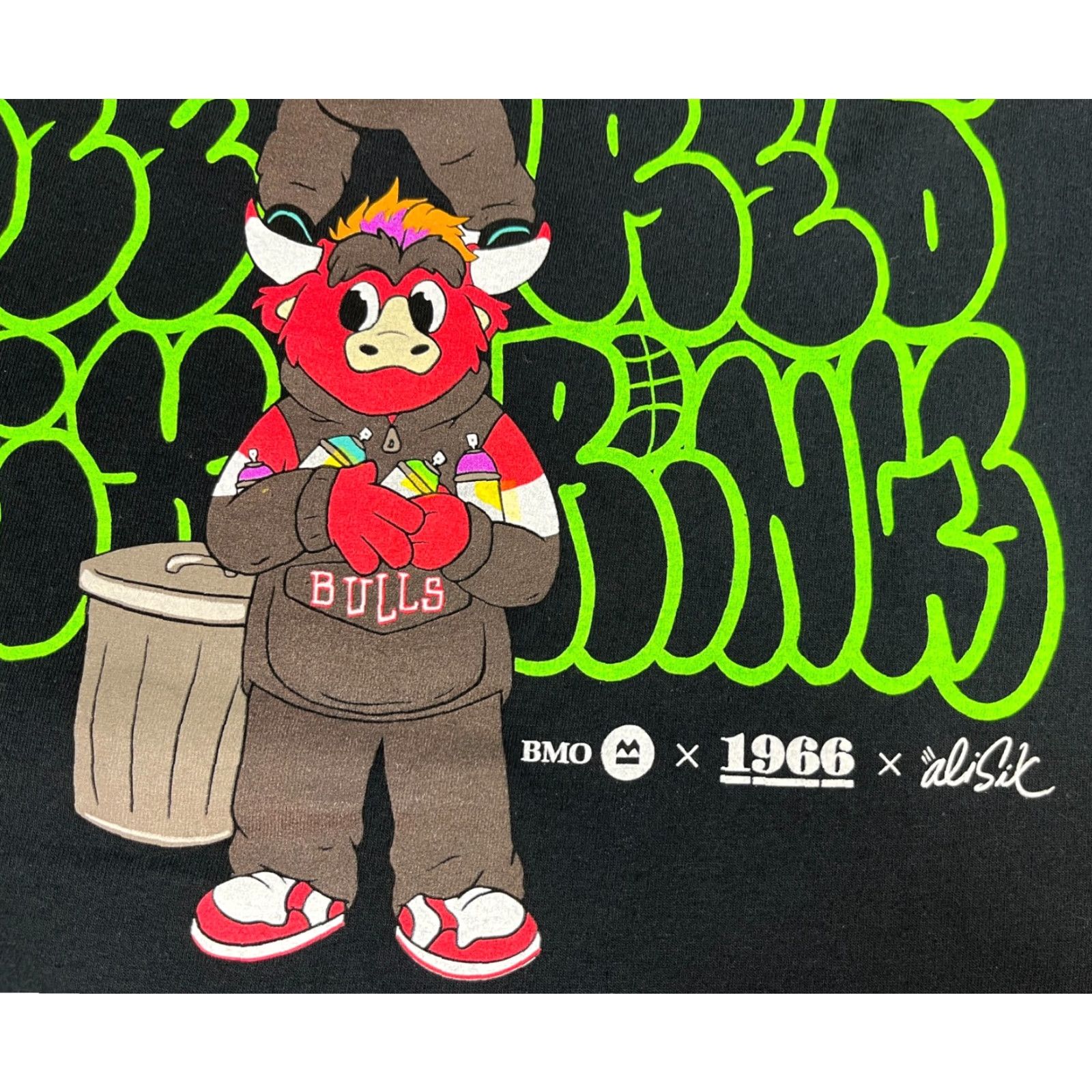 Port & Company Chicago Bulls T-Shirt Port & Company Black Cotton Short Sleeve Crew Neck Sz L Mens Graffiti Art Ali Six 1966 BMO x Size US L / EU 52-54 / 3 - 4 Thumbnail