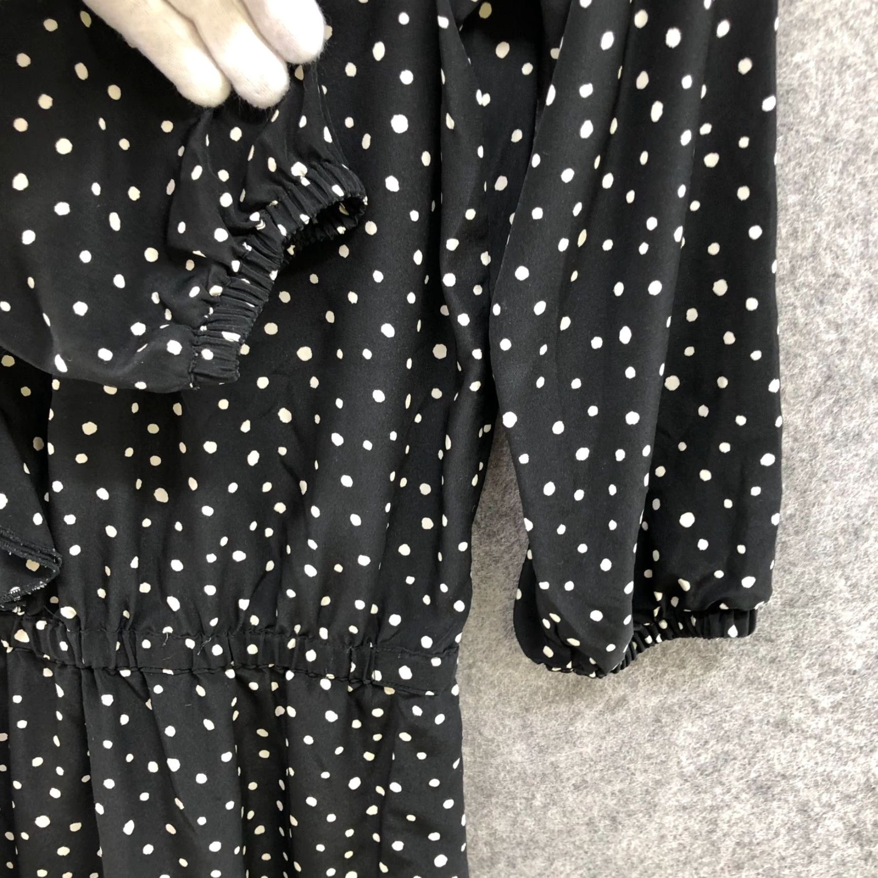 Uniqlo Uniqlo Dress Polka Dot Mini V-Neck Ruffle Front Long Sleeve Women S Black Polyester Casual Formal Size S / US 4 / IT 40 - 5 Thumbnail