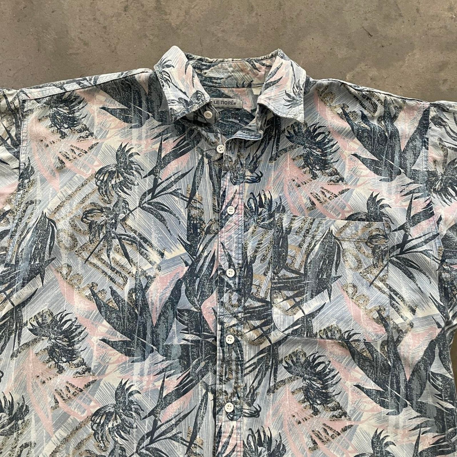 Vintage Vintage Le Tigre Light Blue Tropical Button Up Shirt Size US L / EU 52-54 / 3 - 2 Thumbnail