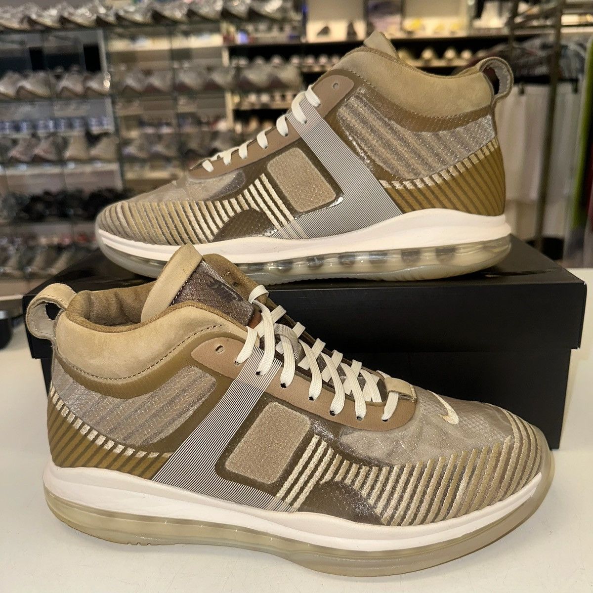 Nike Size 10 - Nike LeBron Icon QS x John Elliott Parachute 2019 Size US 10 / EU 43 - 1 Thumbnail