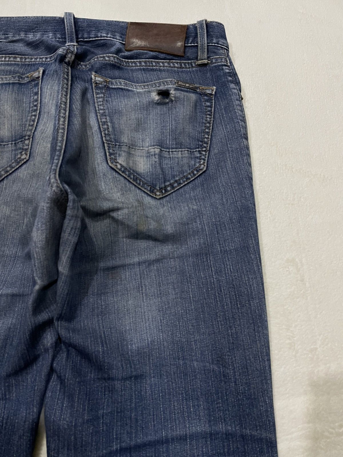 Eddie Bauer Vintage Eddie Bauer Straight Cut Distress Ripped Dark Blue Size US 33 - 16 Thumbnail