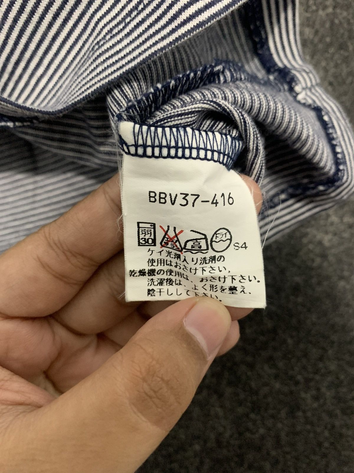 Burberry Vintage Burberry's Made in Japan Pinstripe Tee Size US M / EU 48-50 / 2 - 7 Thumbnail