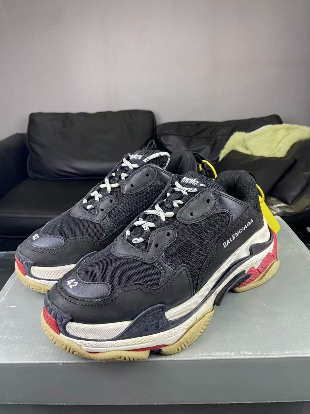 Balenciaga Balenciaga Black Lowtop Sneakers S Men Size US 10 / EU 43 - 1 Thumbnail