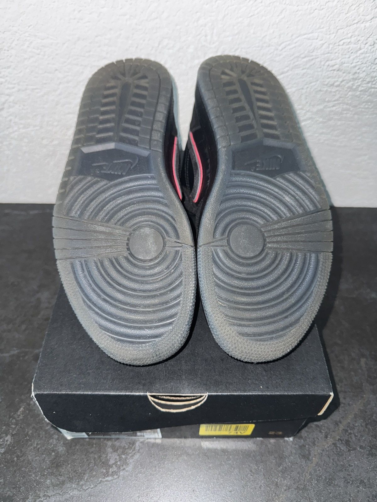 Nike Air Jordan 1 Low SE (Special Edition) Size US 7 / EU 40 - 6 Thumbnail