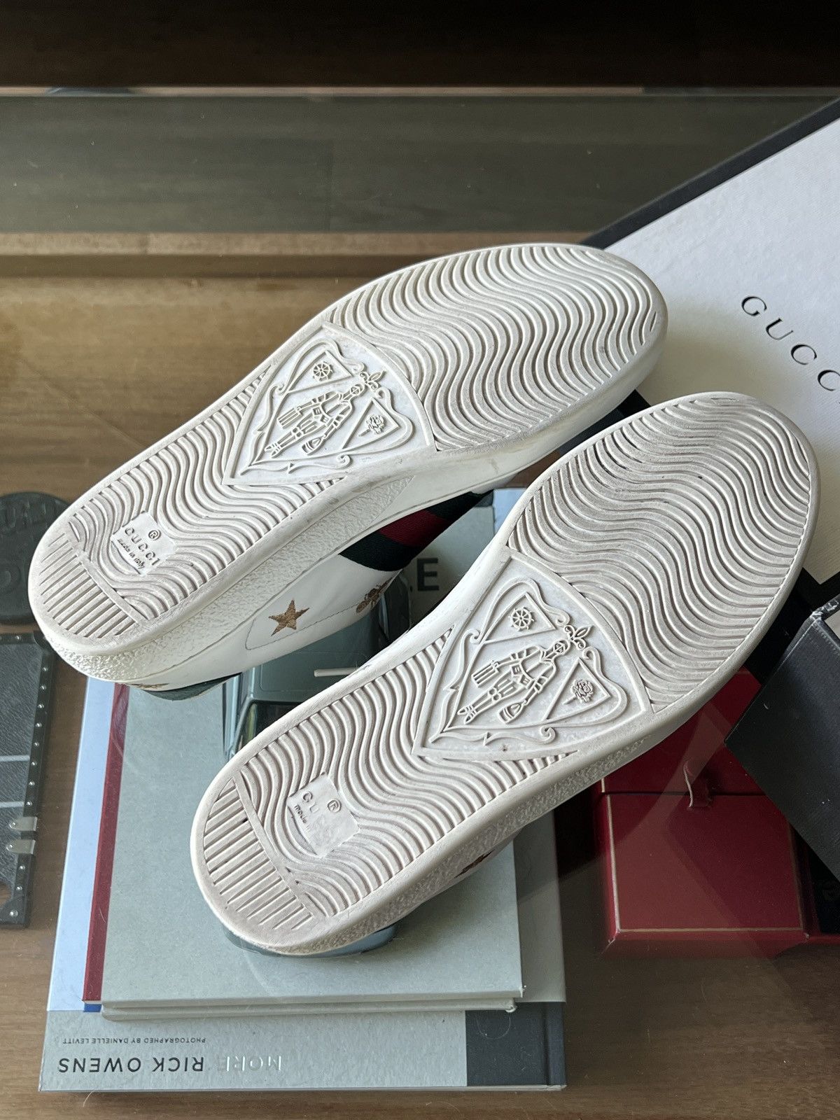 Gucci Gucci - Ace Low Top Sneaker (Embroidered Bee) Size US 8 / EU 41 - 9 Thumbnail