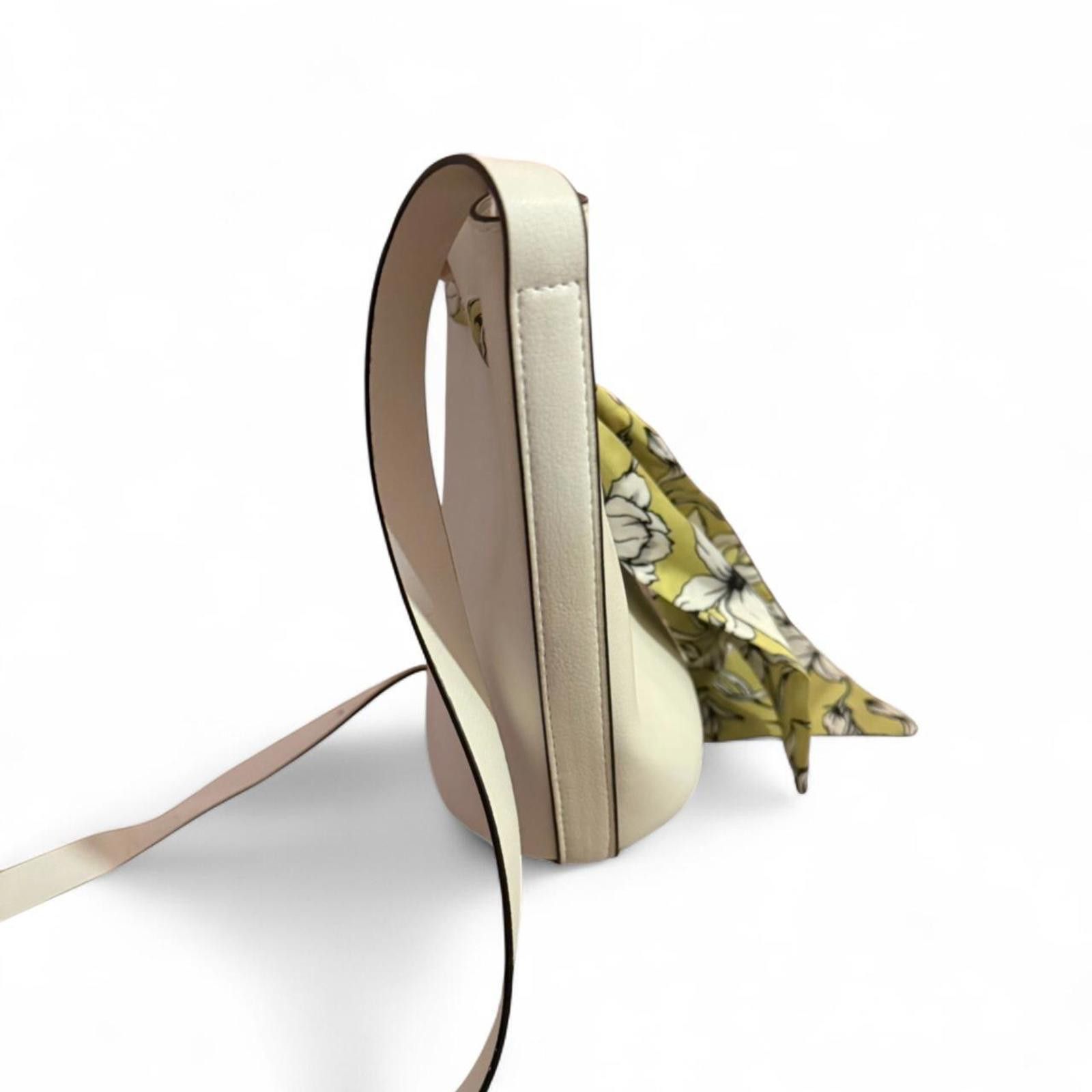 Other Minimal white bucket bag with removable floral scarf detail Size ONE SIZE - 5 Thumbnail