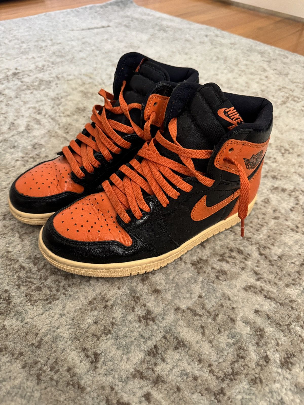 Jordan Brand Air Jordan 1 ‘Black/Orange’ Size US 7 / EU 40 - 1 Thumbnail