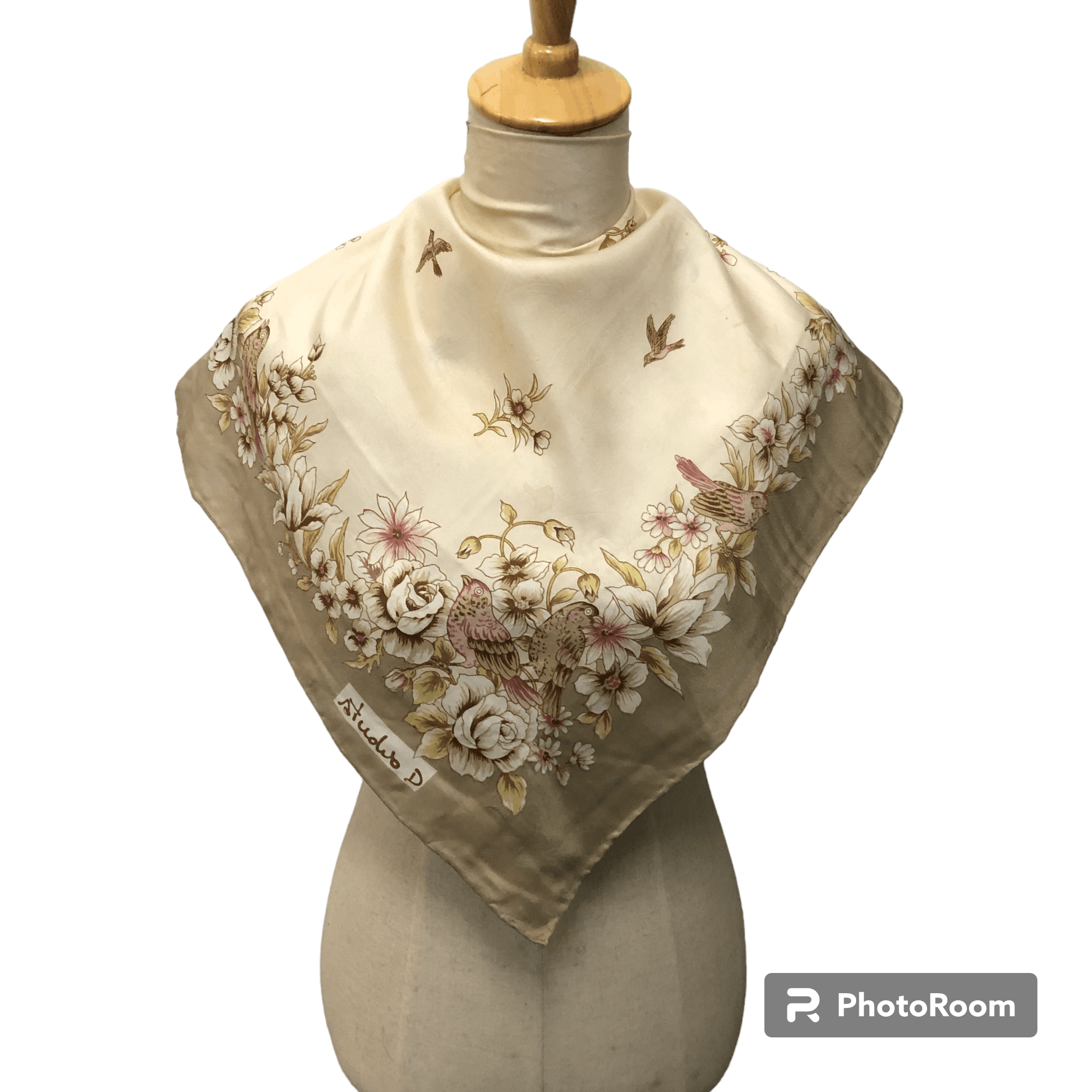 Japanese Brand Studio D Floral Hand Rolled Silk Scarf M1032 Size ONE SIZE - 1 Thumbnail