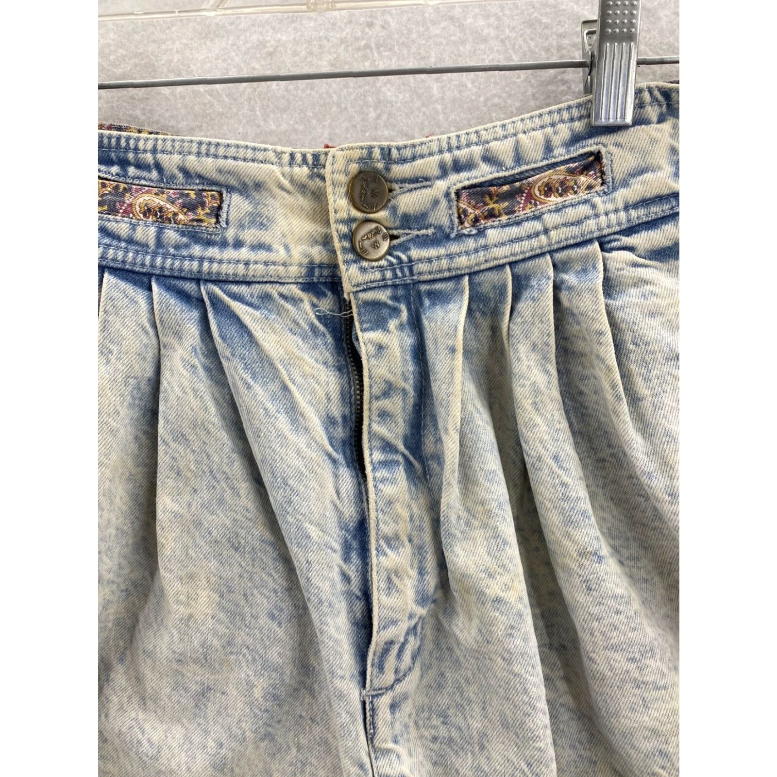 Vintage Womens High Rise Shorts Acid Wash Pleated Cuffed Vintage 90s Style Size 32" / US 10 / IT 46 - 7 Thumbnail
