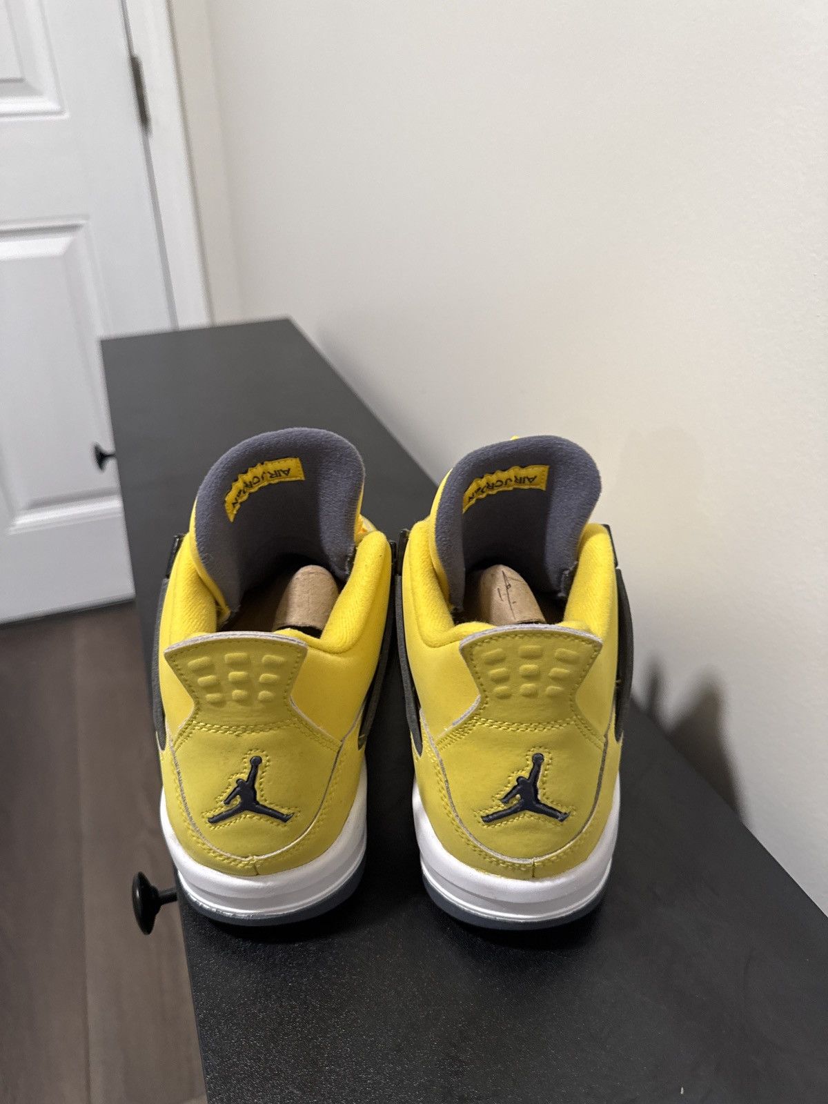 Jordan Brand × Nike Jordan 4 Retro Lightning 2021 (Gs) Size US 7 / EU 40 - 7 Thumbnail