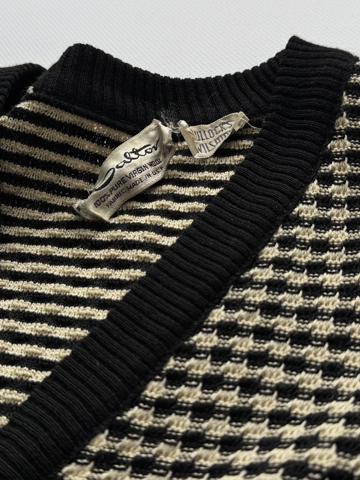 Vintage 1960s Vintage Dalton 'for Bullocks Wilshire' Wool Cardigan Size S / US 4 / IT 40 - 4 Thumbnail