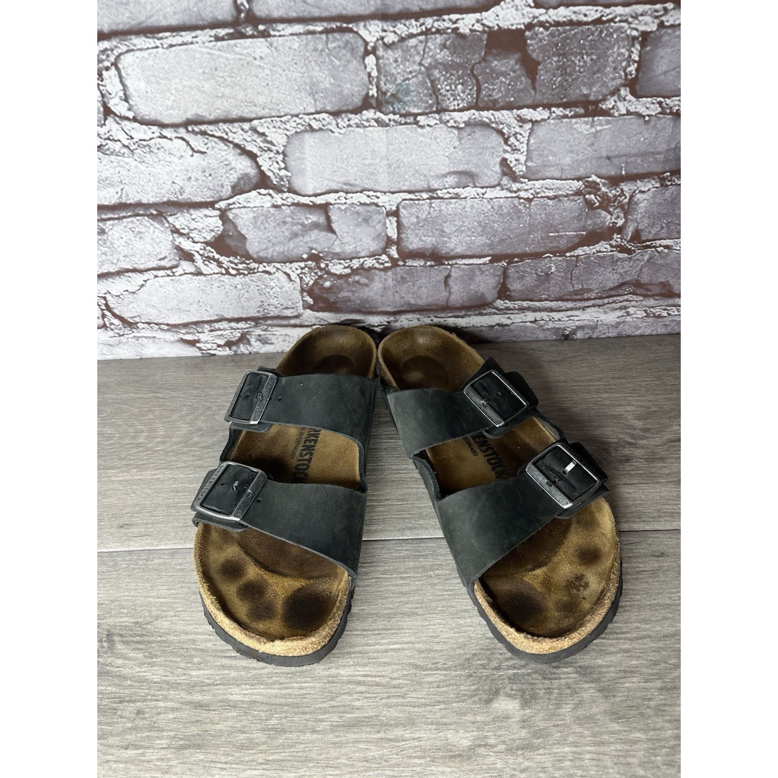 Birkenstock Birkenstock Arizona Black Leather Oiled Slides Sandals Women Size US 9 / IT 39 - 12 Thumbnail