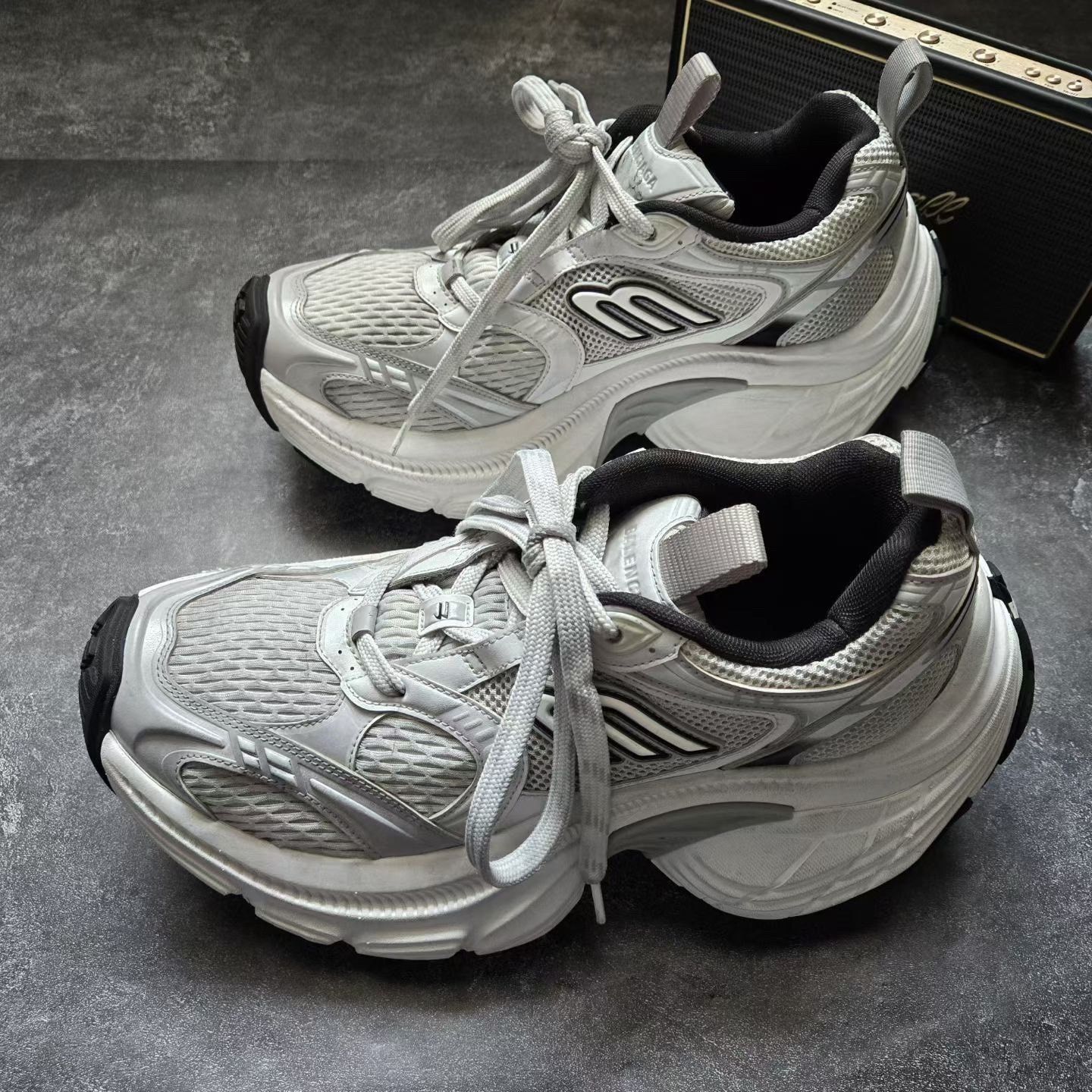 Balenciaga Balenciaga White Lowtop Sneakers XL Men Size US 10 / EU 43 - 1 Thumbnail