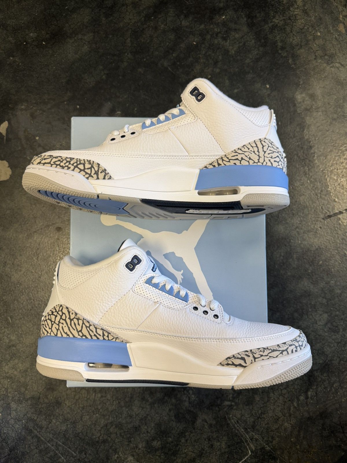 Nike Jordan 3 UNC Size US 11 / EU 44 - 2 Thumbnail