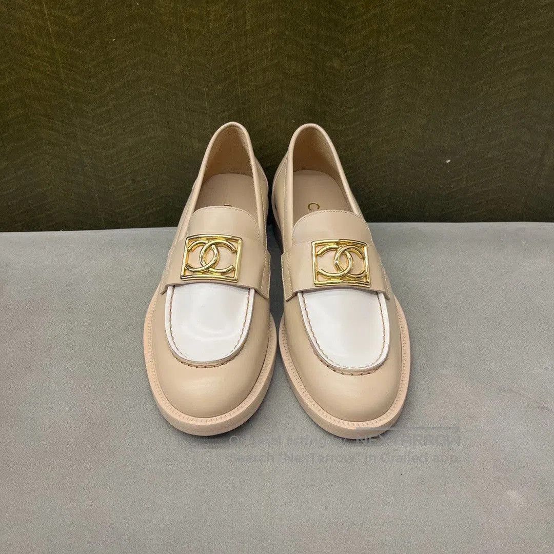 Chanel Chanel 23K Beige White Loafers. Size US 6 / IT 36 - 1 Thumbnail