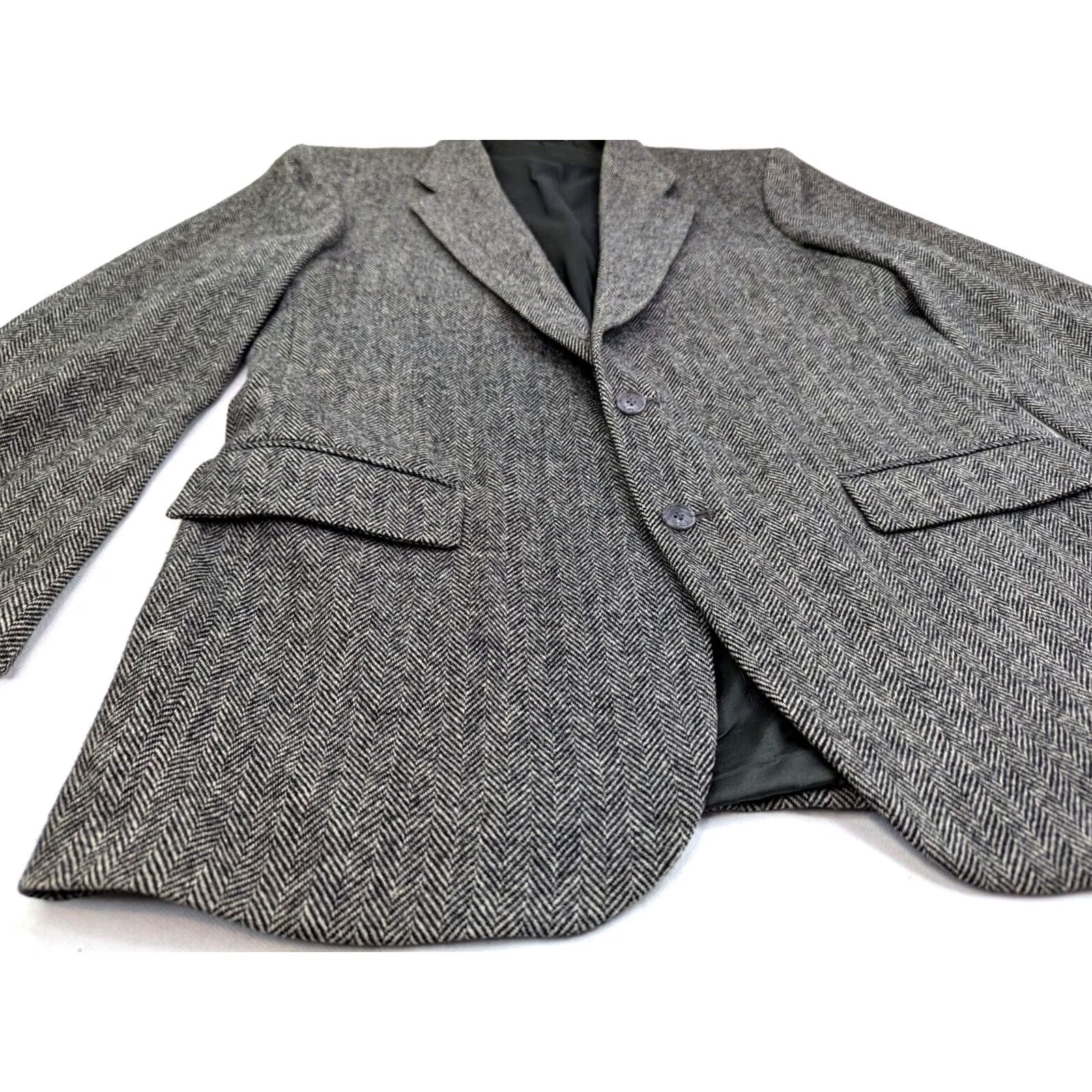 Vintage Barrington Wool Tweed Herringbone Sport Coat Men 44 Gray Two-Button Notch Lapel Long Coat, Regular Size 44 Size US S / EU 44-46 / 1 - 3 Thumbnail
