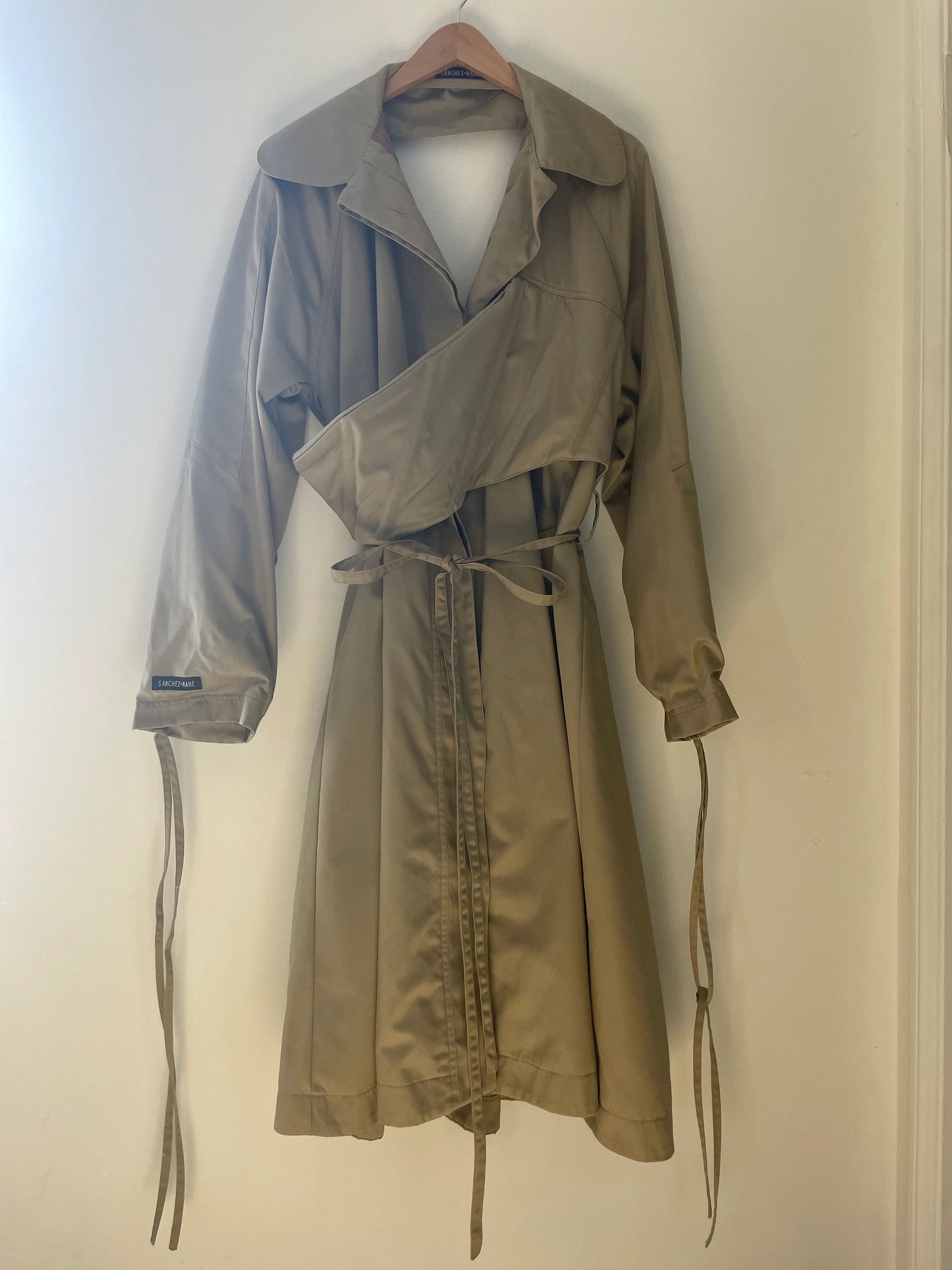 Other 2018 Runway Sanchez Kane Trenchcoat Haute Couture OS Unisex Size ONE SIZE - 8 Thumbnail