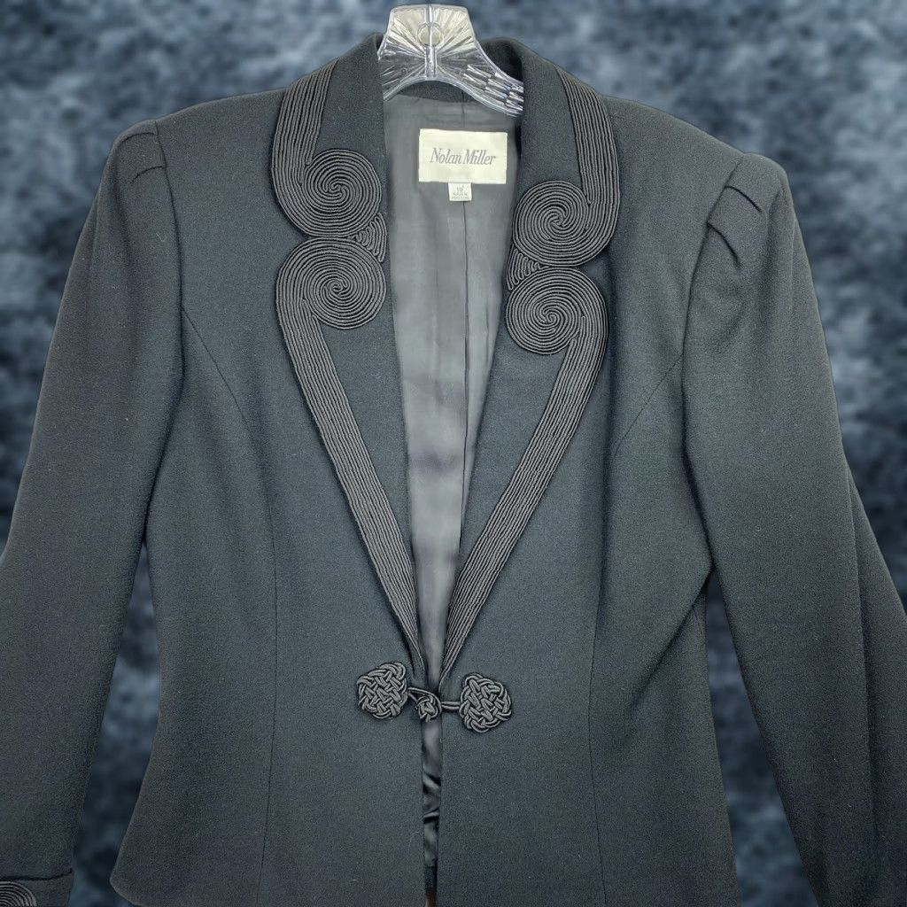 Vintage VINTAGE Nolan Miller Blazer Women 10 Black Embroidered Shoulder Lined Wool 100% Wool Notch Lapel Single-Breasted 80s Fashion Womens Size L / US 10 / IT 46 - 1 Thumbnail