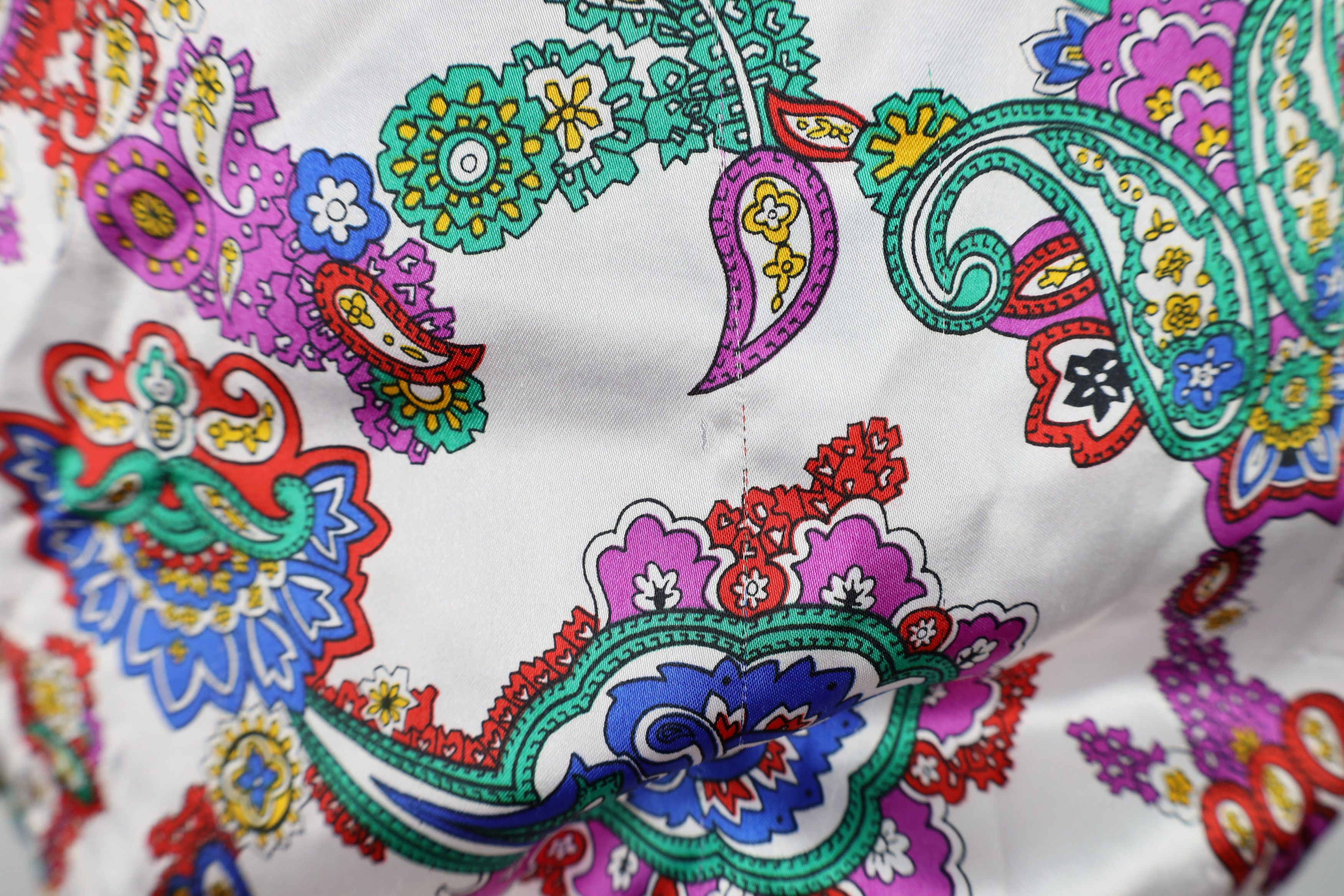 Vintage Vintage 90s Streetwear Rainbow Paisley Silky Polyester Shirt Size XXL / US 16-18 / IT 52-54 - 5 Thumbnail